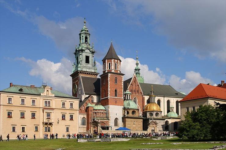 Wawel - Kraków_-_Wawel_Cathedral.jpg