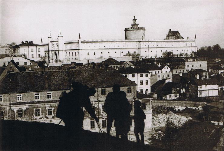 archiwa fotografia miasta polskie Lublin - widok zamku i ul krawieckiej lata 30.JPG